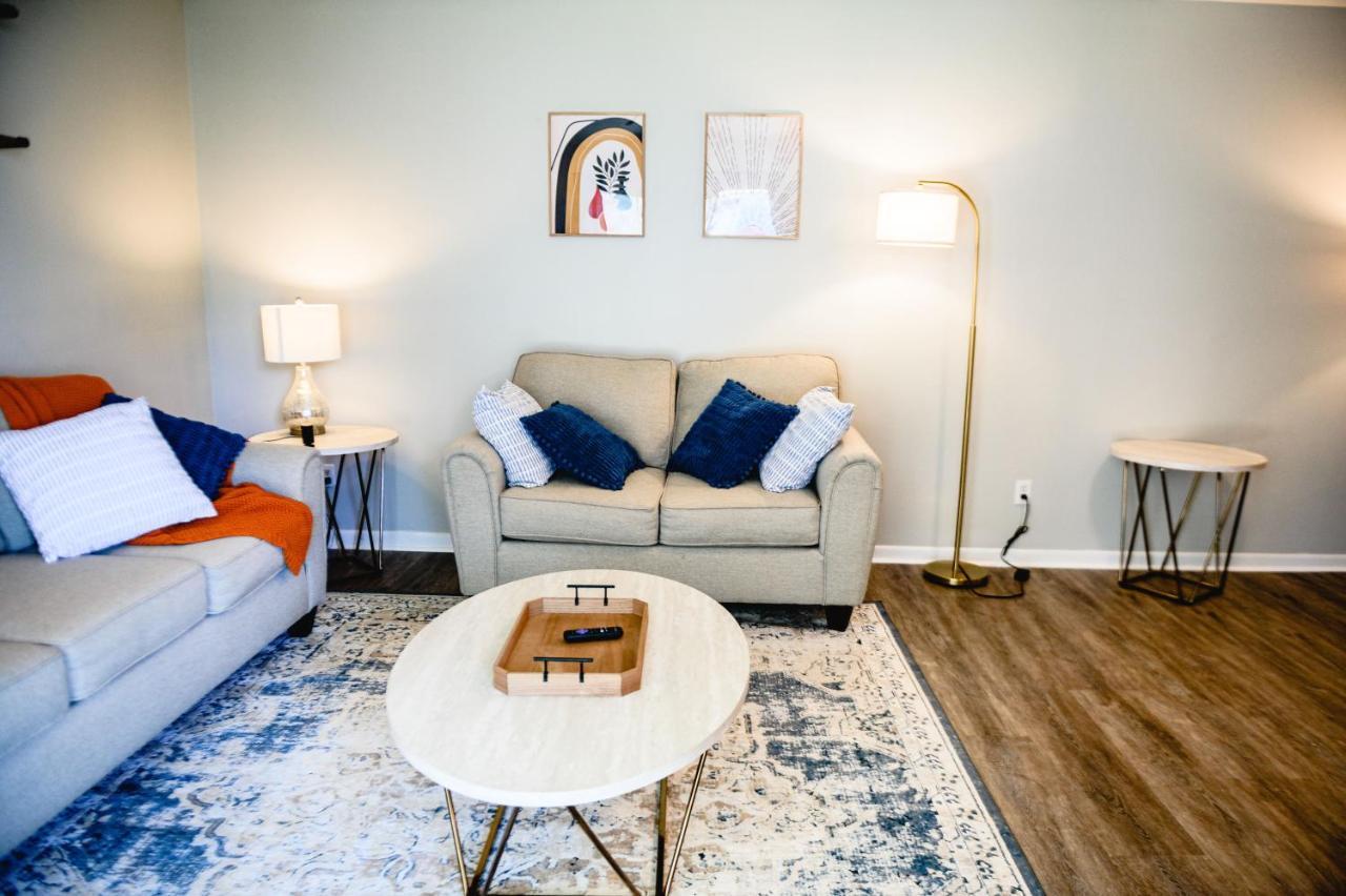 Urban Cottage: Homey & Convenient Huntington Exterior photo